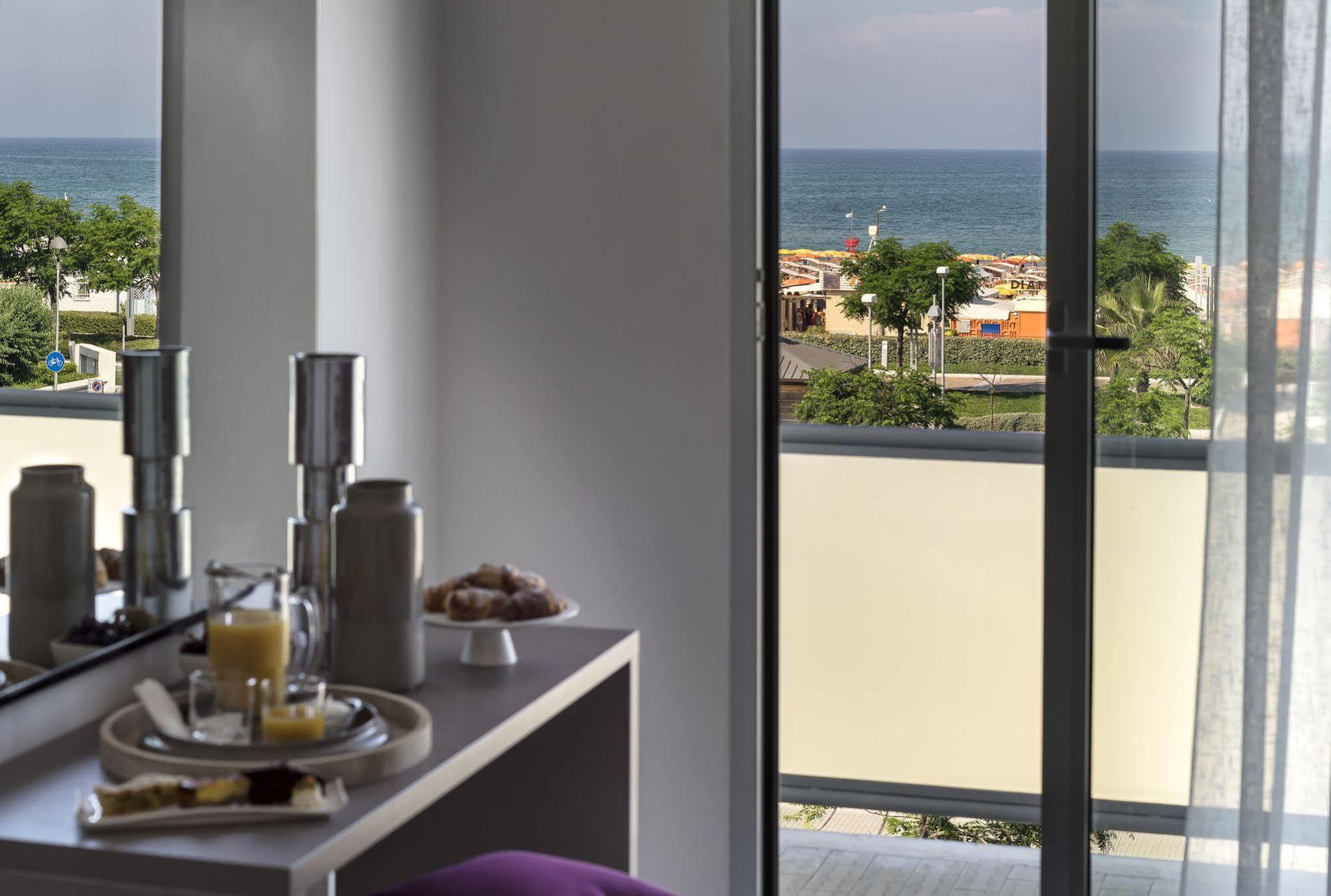 Hotel Boemia Riccione Exterior photo