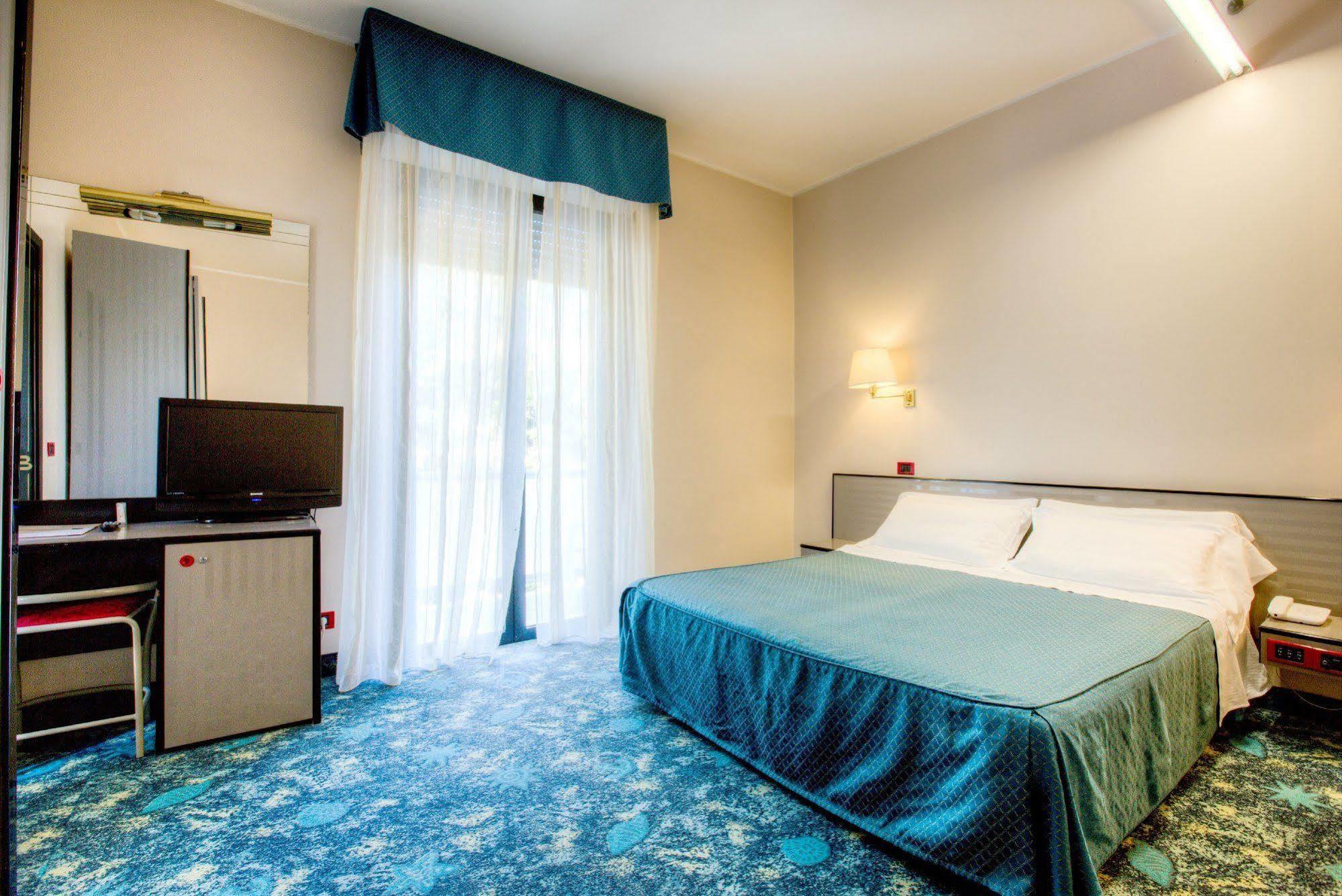 Hotel Boemia Riccione Exterior photo