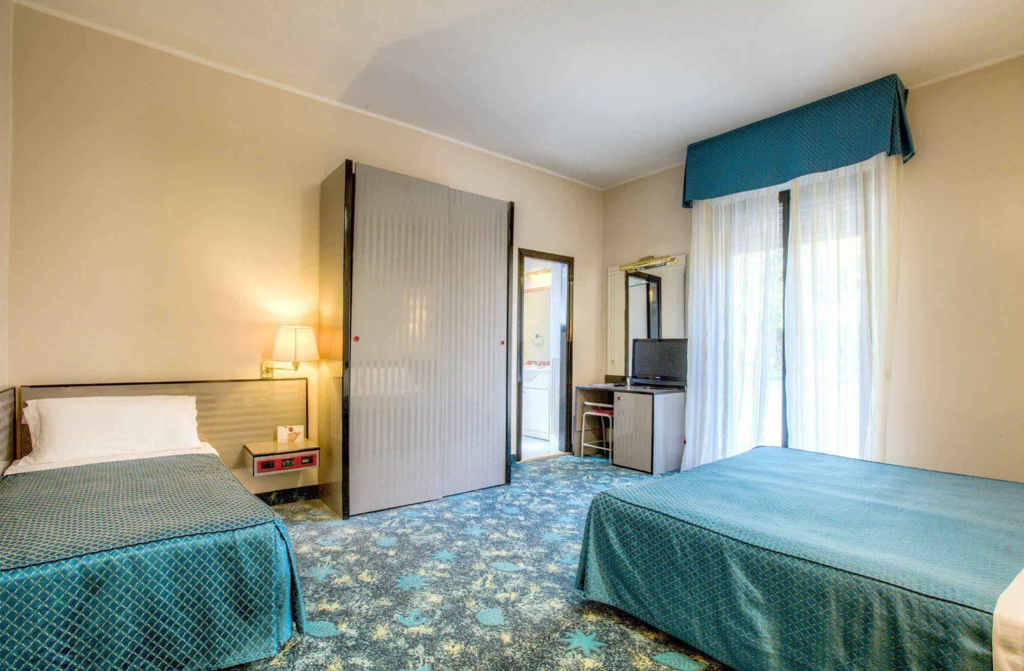 Hotel Boemia Riccione Exterior photo